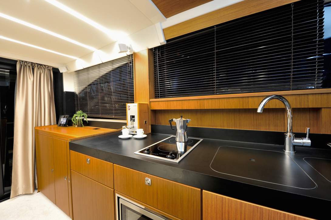 Bavaria VIRTESS 420 Fly - 13.jpg