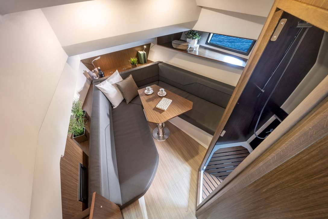 Bavaria VIDA 33 Interior - 13.jpg