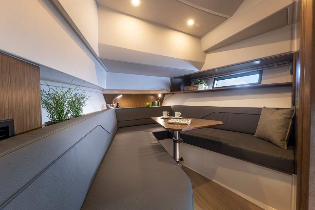 Bavaria VIDA 33 Interior - 16.jpg