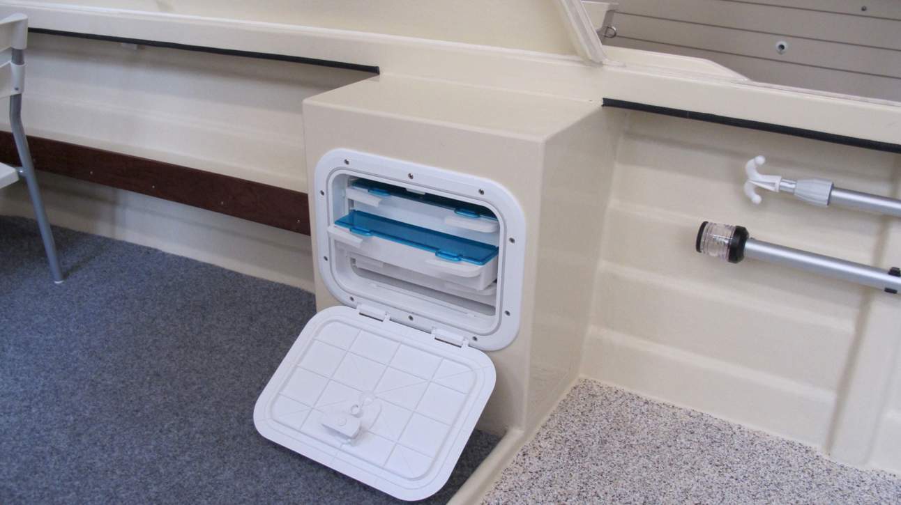 Füllemann Petri F-606 Interior - 5.JPG