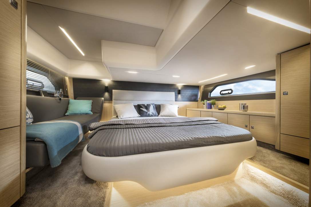 Bavaria R40 Coupe_Interieur - 17.jpg