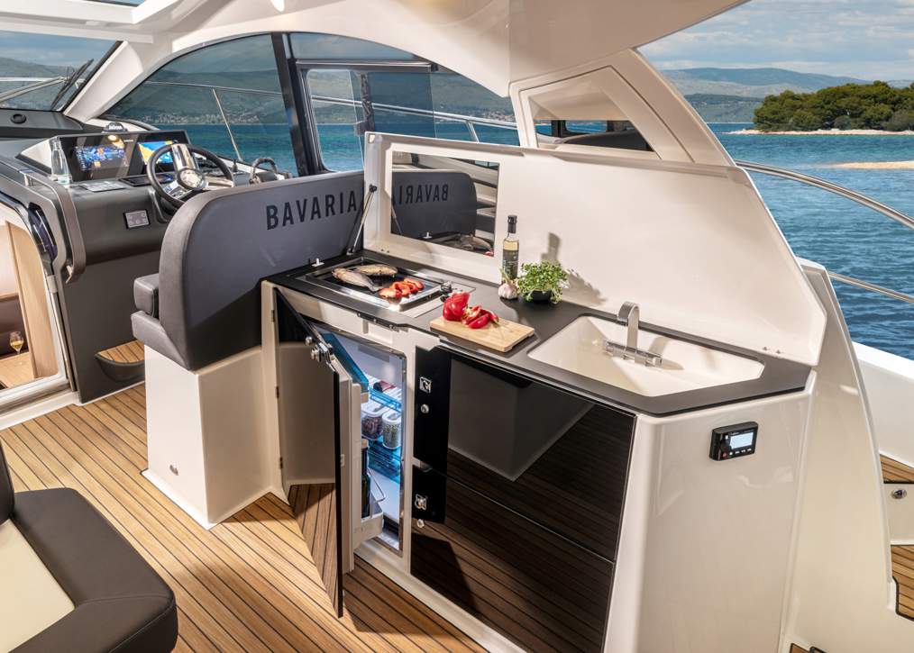 Bavaria SR41 Exterior - 5.jpg