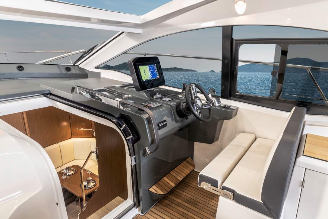 Bavaria SR41 Exterior - 31.jpg