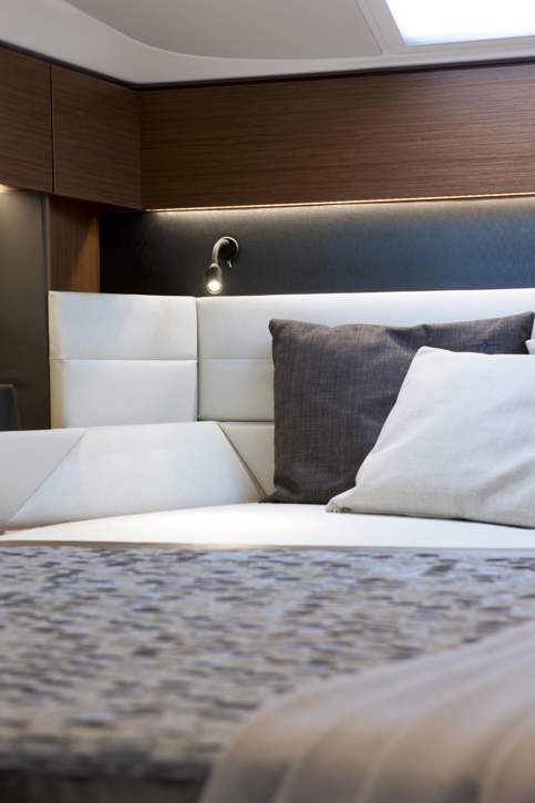 R40_Int_Cabin - 2.jpg