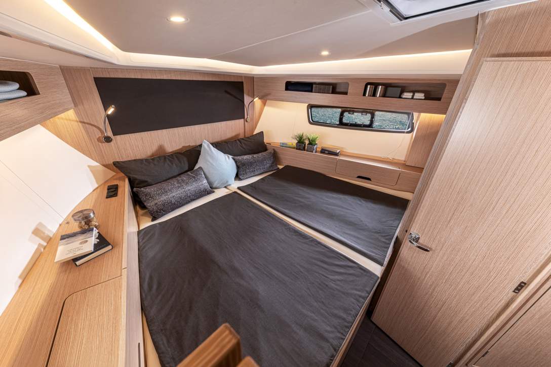 Bavaria SR41 Interior - 4.jpg