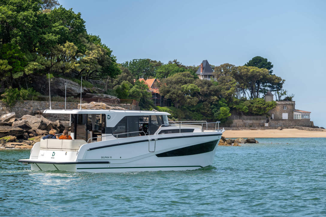 DELPHIA 10 SEDAN IMAGE EXTERIOR NOIRMOUTIER 46