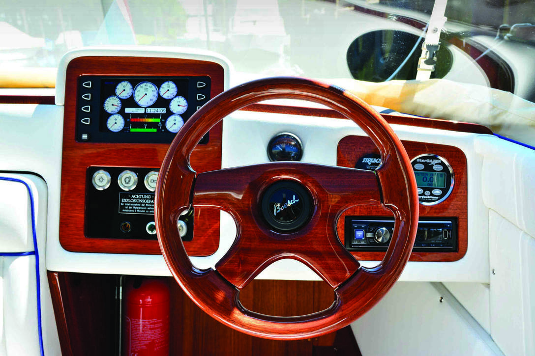 Boesch 625 Sunski Interior - 1.jpg