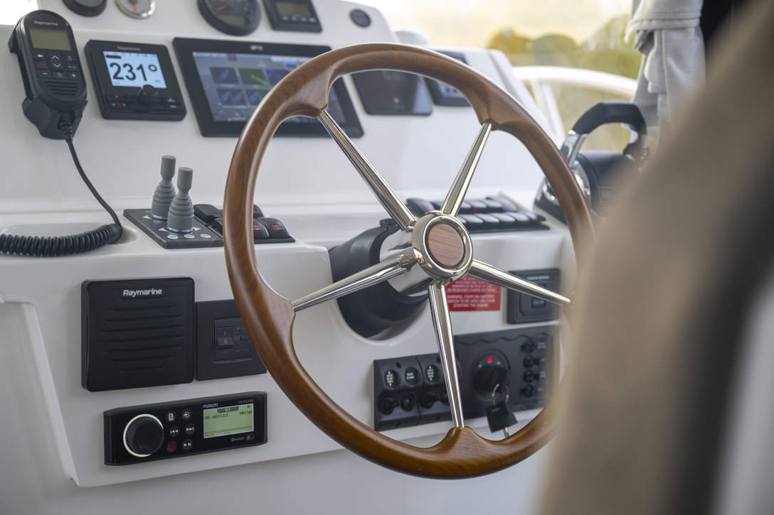 DELPHIA 12 SEDAN IMAGE INTERIOR AIGUESMORTES 2