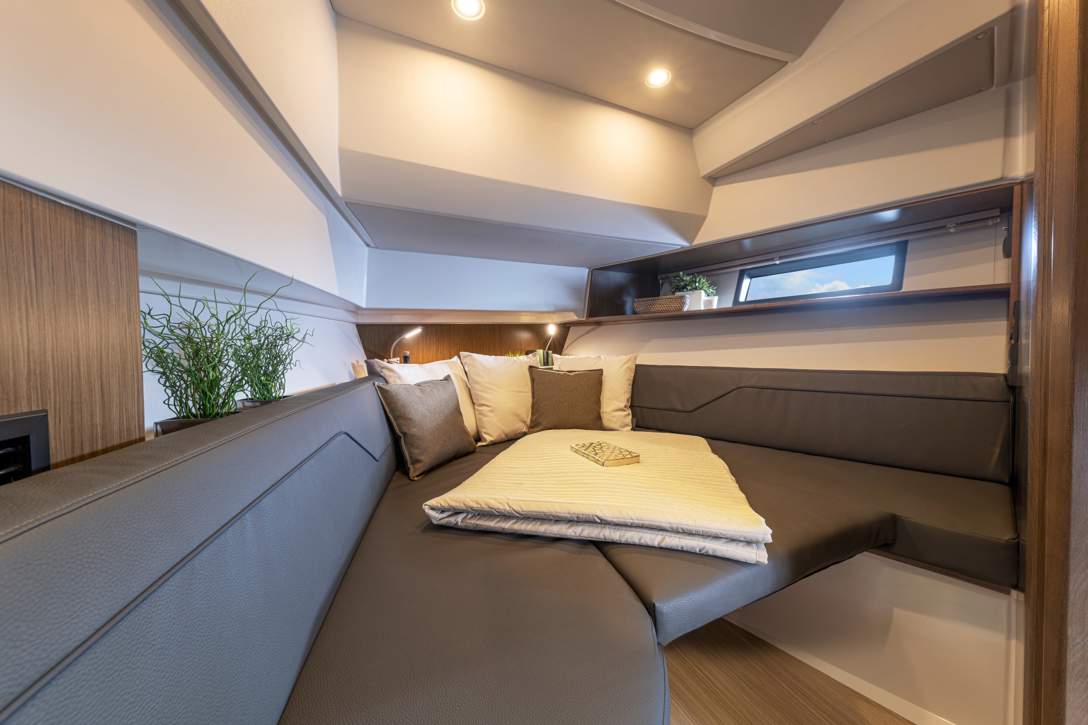 Bavaria VIDA 33 Interior - 15.jpg