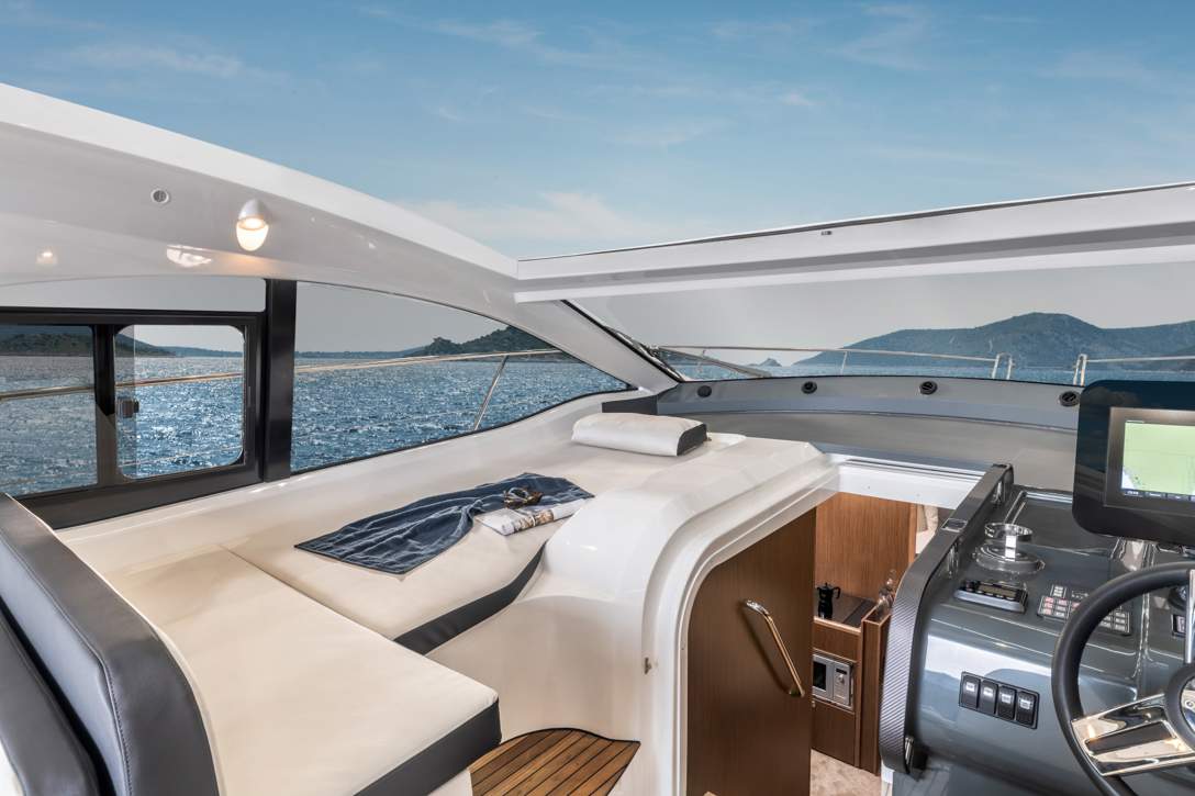 Bavaria SR41 Exterior - 33.jpg