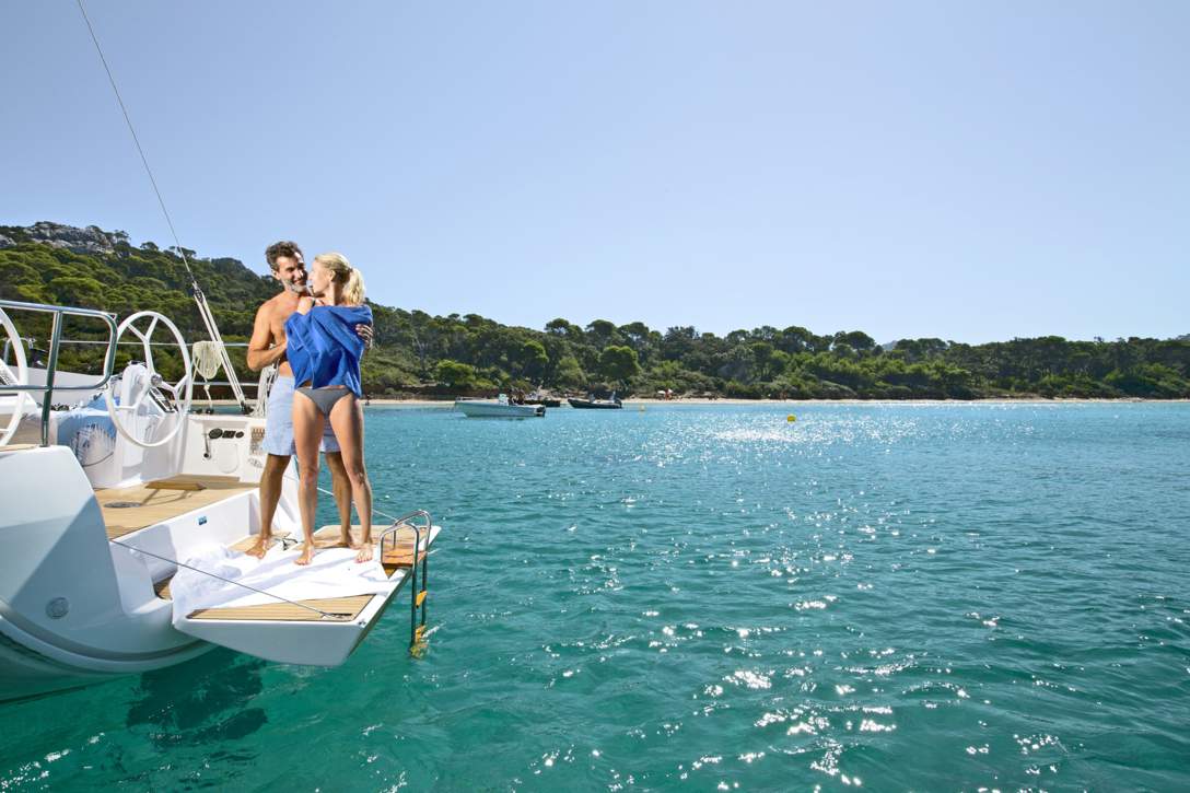 Bavaria C37_Exterior - 10.jpg