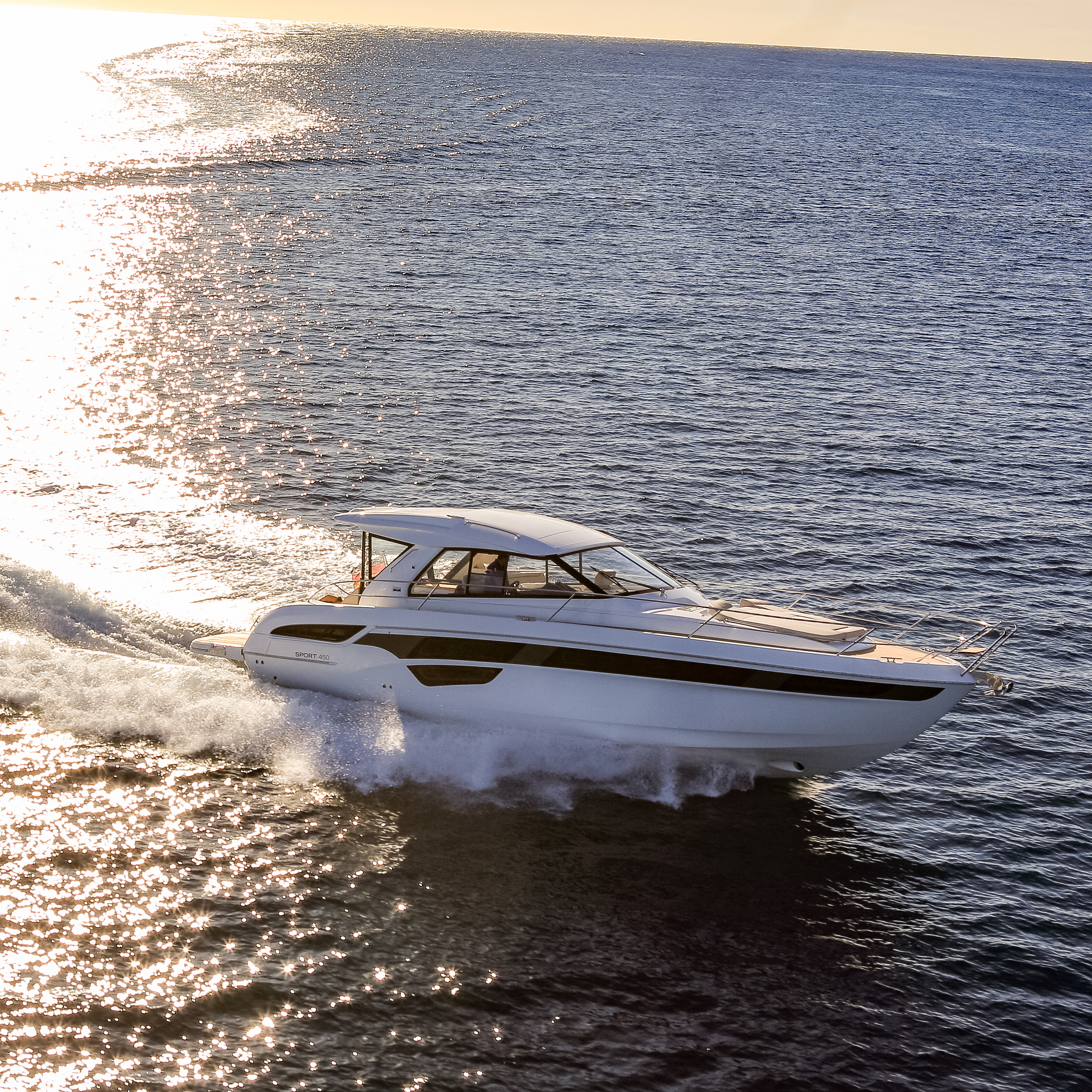 S45HT Exterior 04 Quadrat