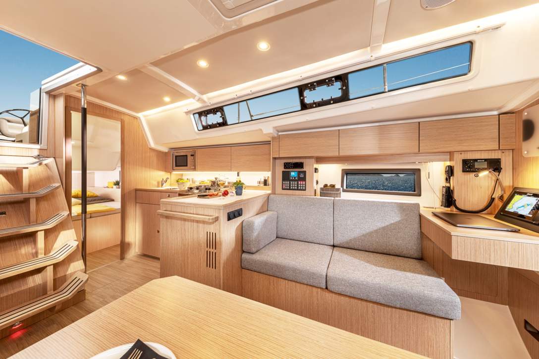 Bavaria C38 Interior - 5.jpg