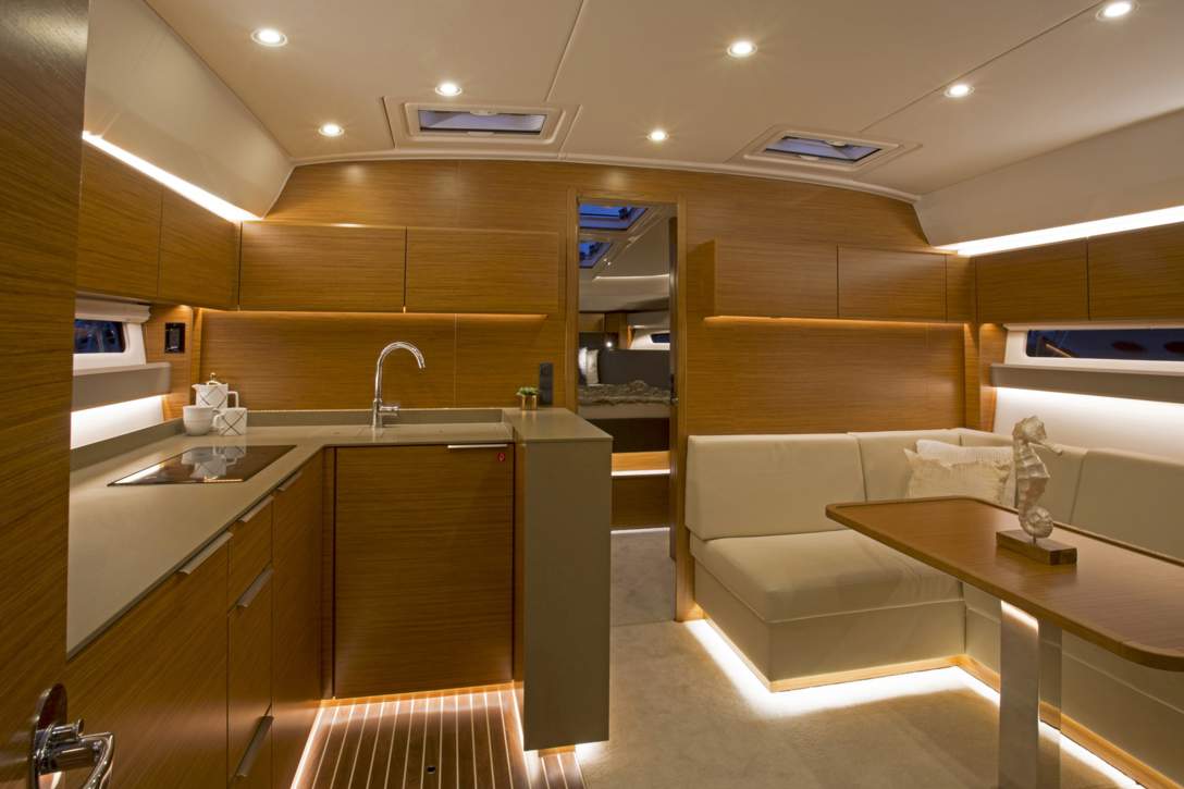 Bavaria SPORT 450 Coupe_Interior - 2.jpg