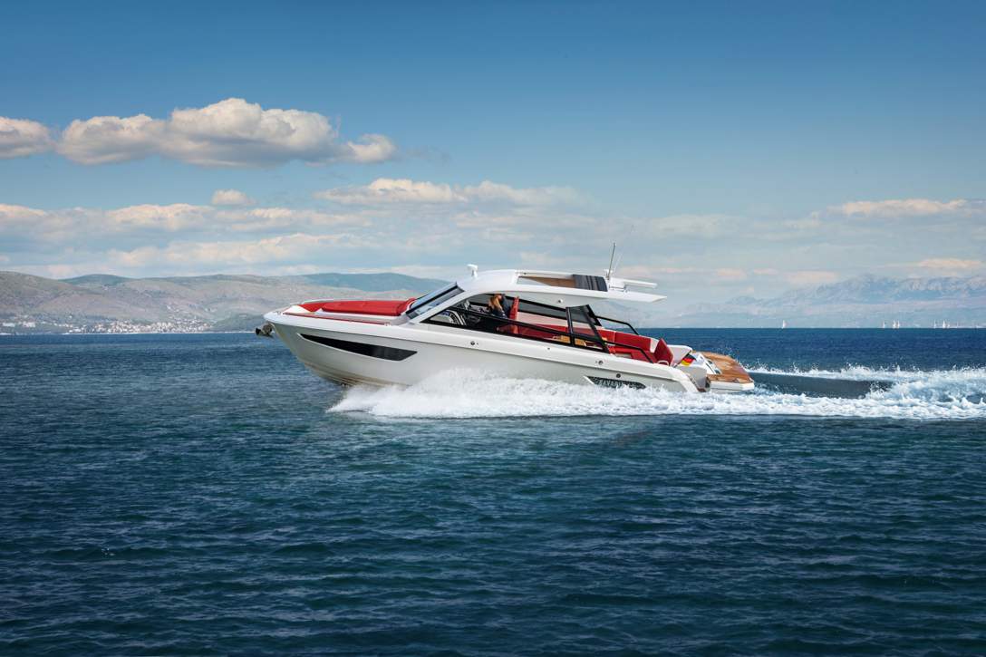 Bavaria VIDA 33 Exterior - 4.jpg