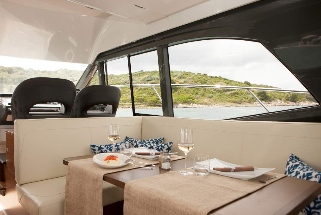 Bavaria R40 Coupe_Interieur - 6.jpg