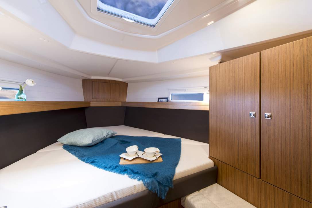 Bavaria C37_Interior - 4.jpg