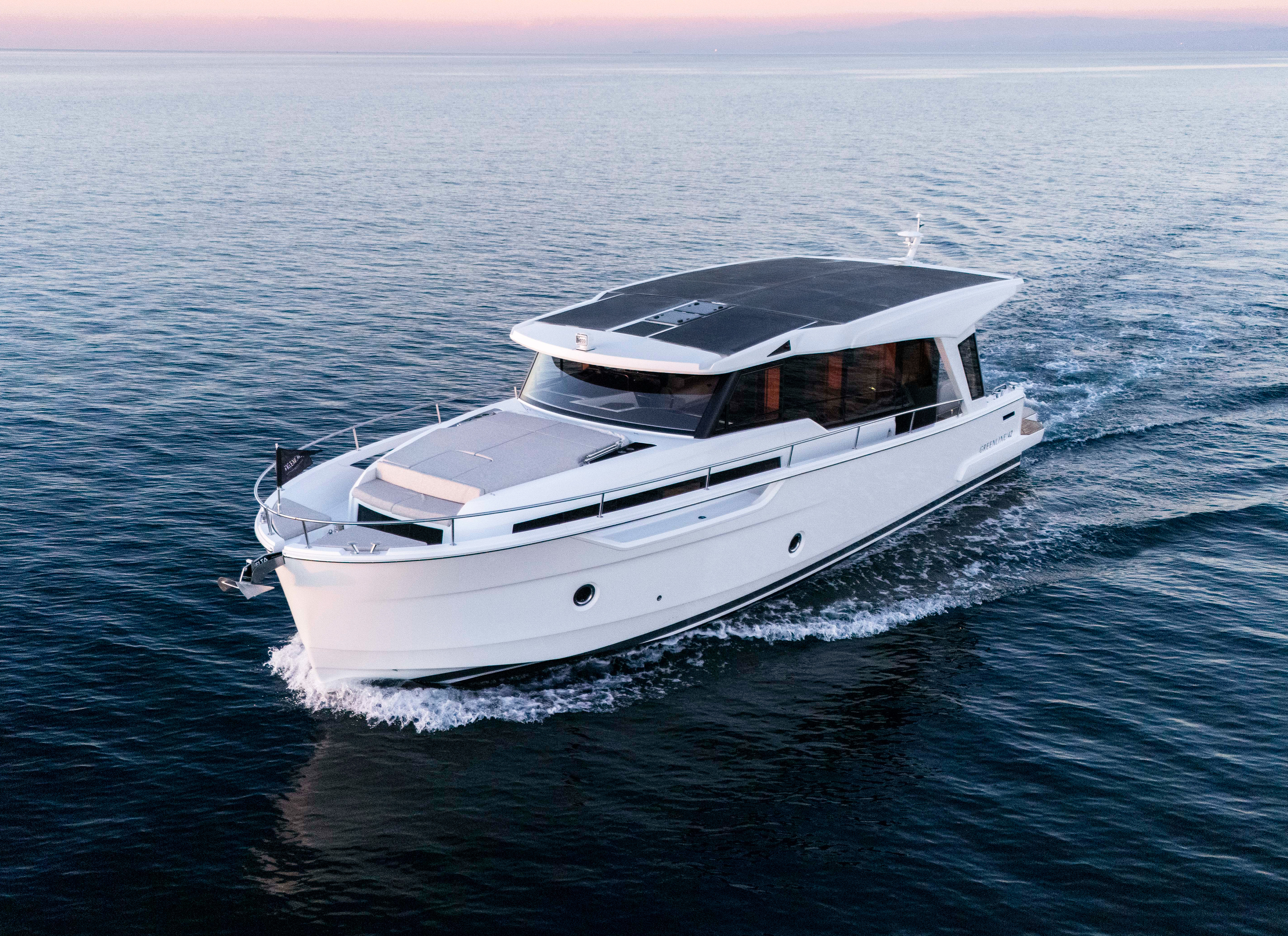 Greenline 42 Exterior 3 A