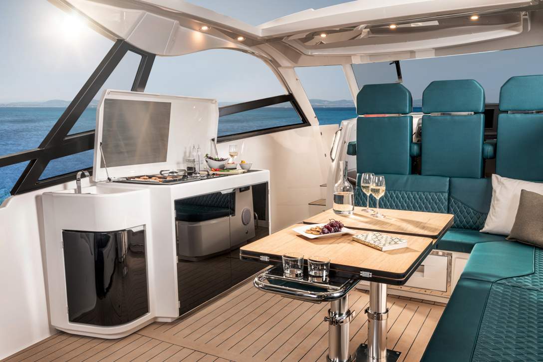 Bavaria VIDA 33 Interior - 4.jpg