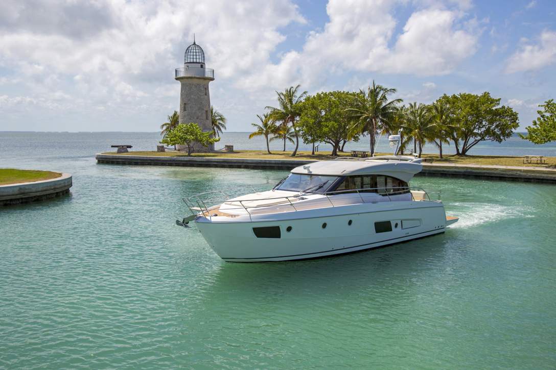 Bavaria VIRTESS 420 Coupe_Exterior - 42.jpg