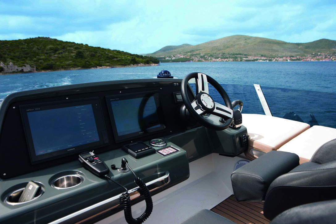 Bavaria R40 Fly_Exterior - 9.jpg