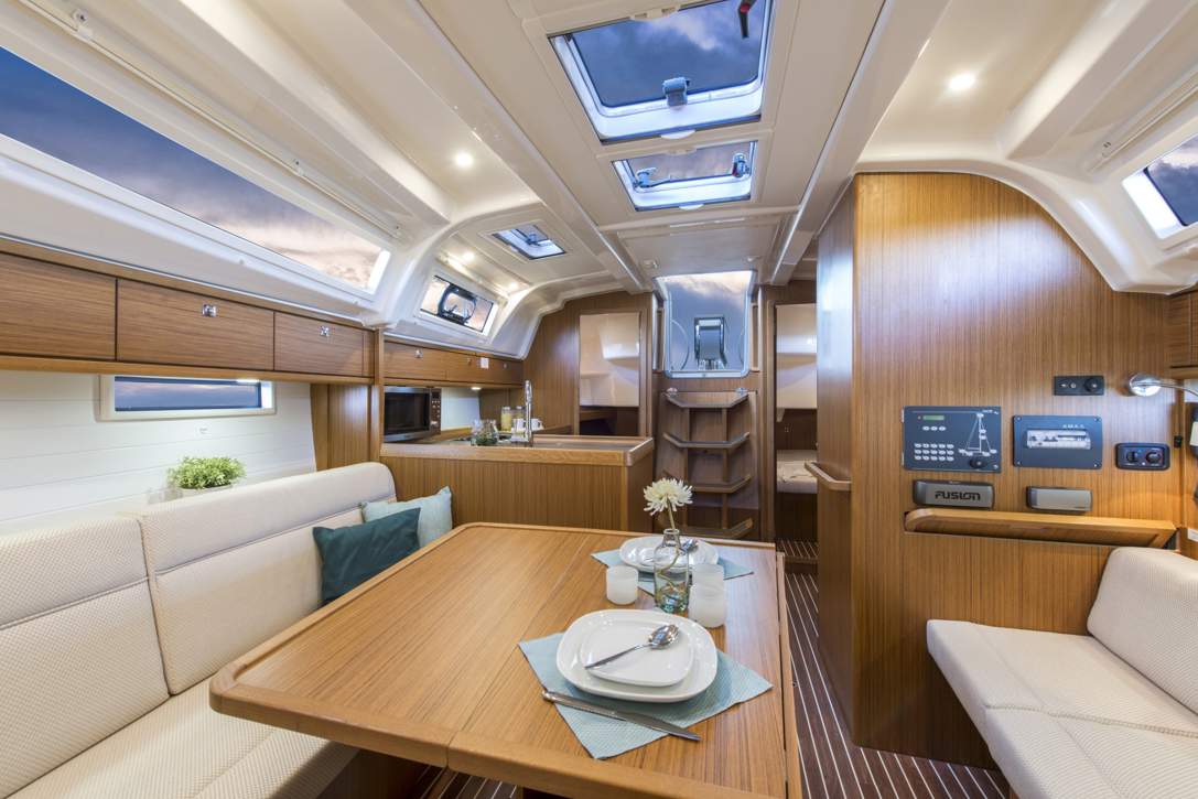 Bavaria C37_Interior - 3.jpg