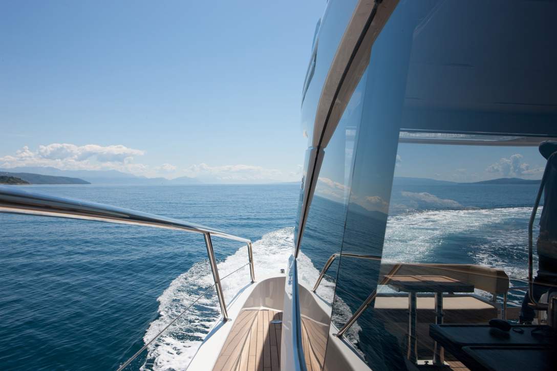 Bavaria R40 Fly_Exterior - 10.jpg