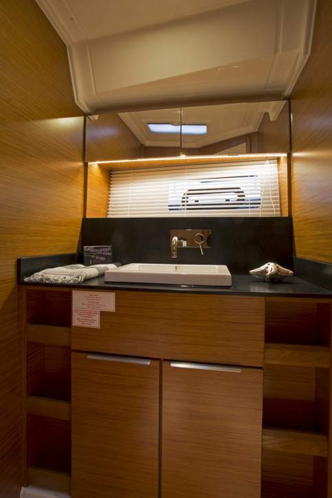 Bavaria SPORT 450 Coupe_Interior - 9.jpg