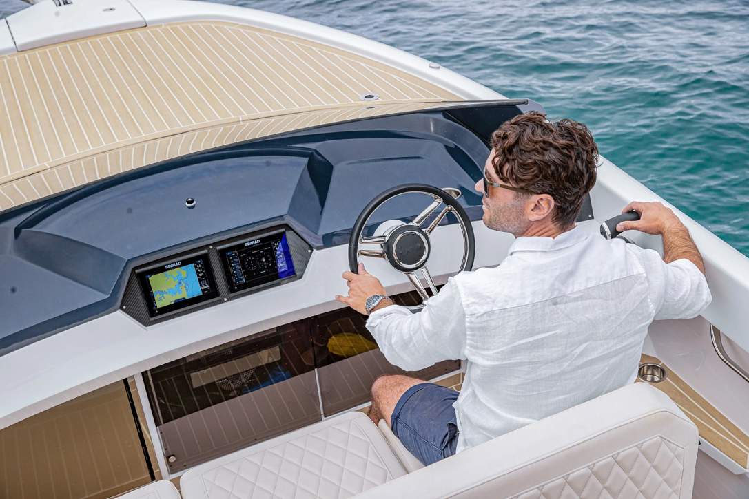 Spirit 25, Sidney Large17