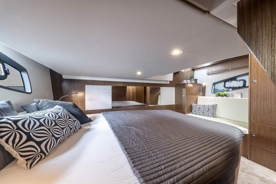 Bavaria SR41 Interior - 11.jpg