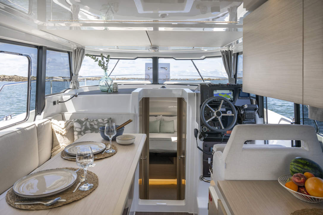 DELPHIA 10 SEDAN IMAGE INTERIOR NOIRMOUTIER 35