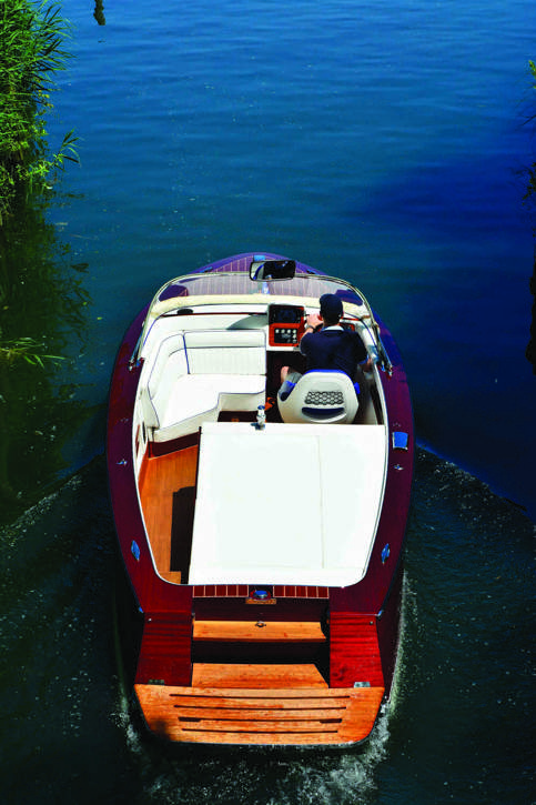 Boesch 625 Sunski Exterior - 2.jpg