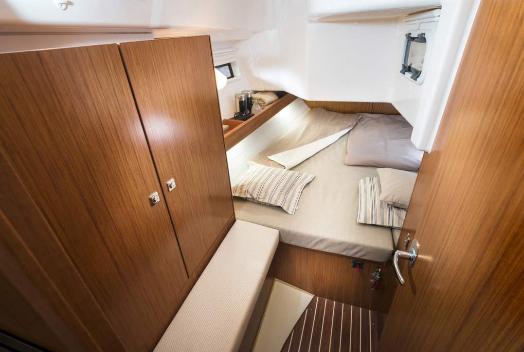 Bavaria C34_Interior - 9.jpg