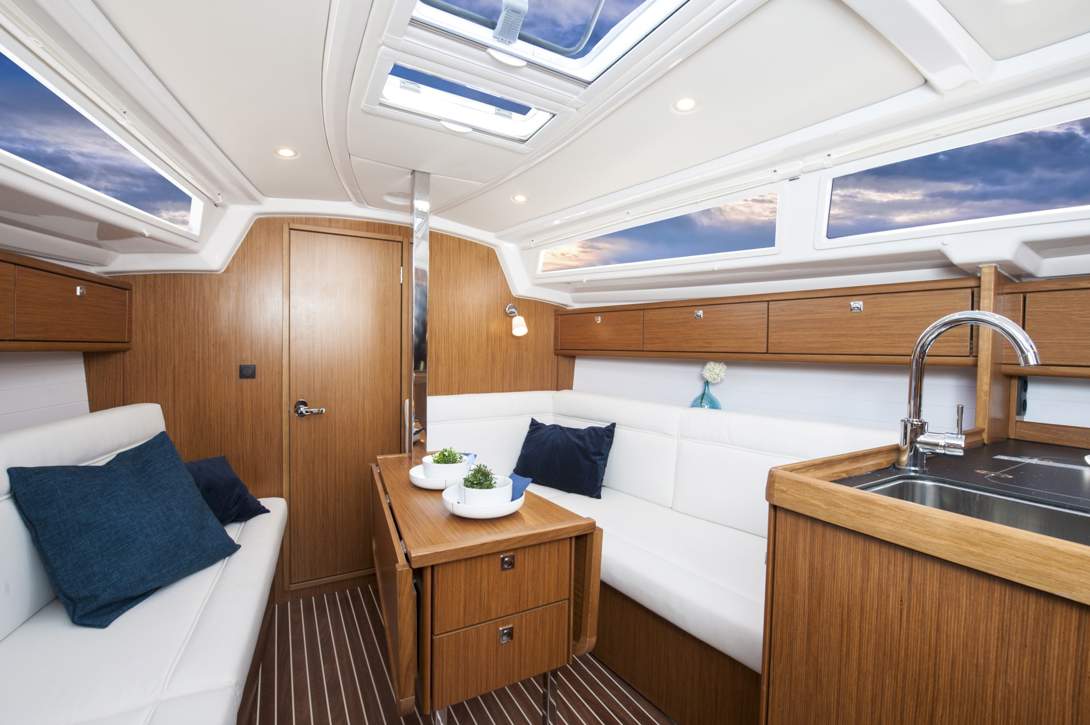 Bavaria C34_Interior - 4.jpg