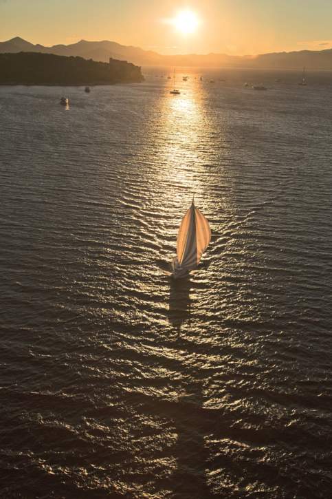 Bavaria C37_Exterior - 3.jpg