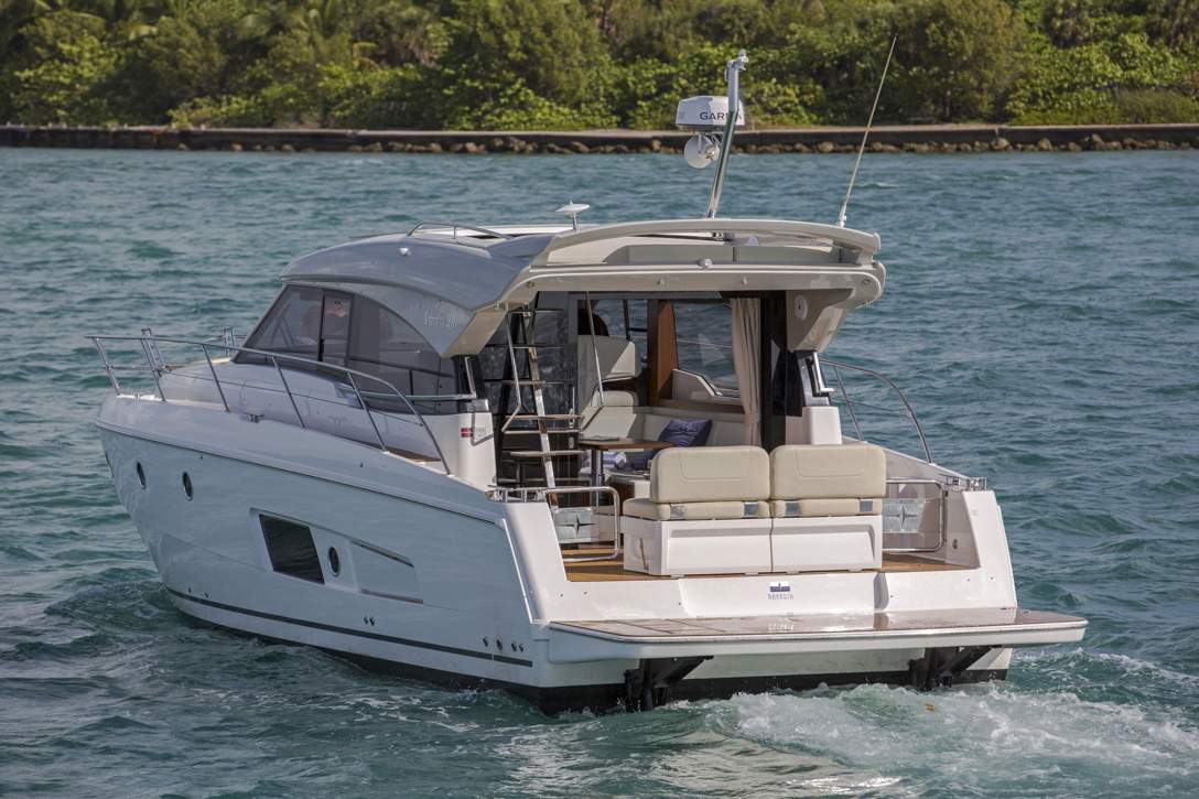 Bavaria VIRTESS 420 Coupe_Exterior - 3.jpg