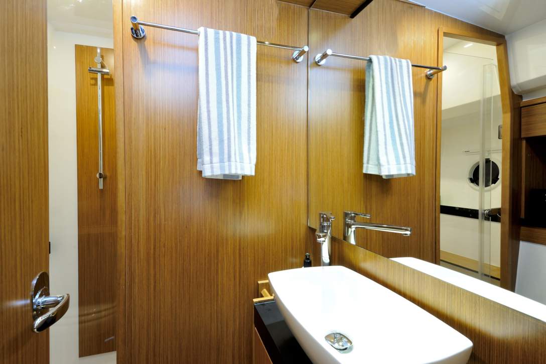 Bavaria VIRTESS 420 Fly - 1.jpg