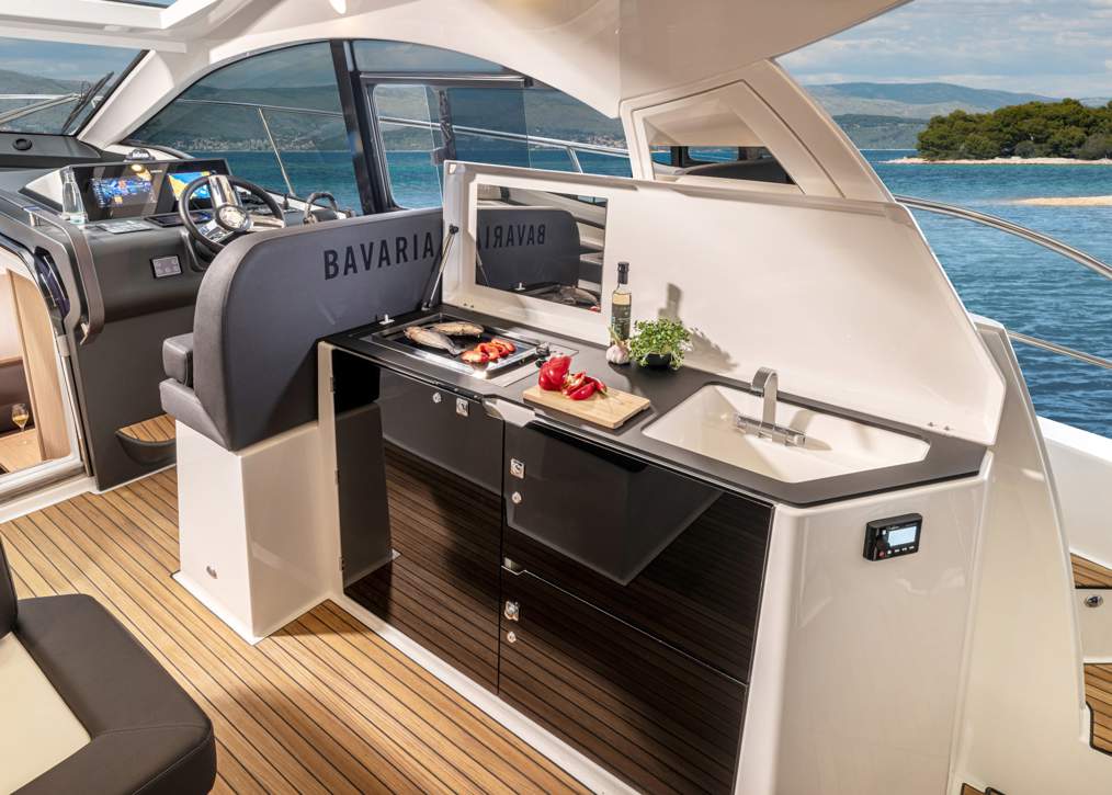 Bavaria SR41 Exterior - 6.jpg