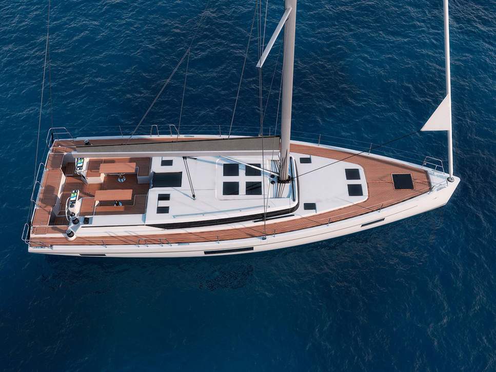 Bavaria C57_Exterior - 6.jpg